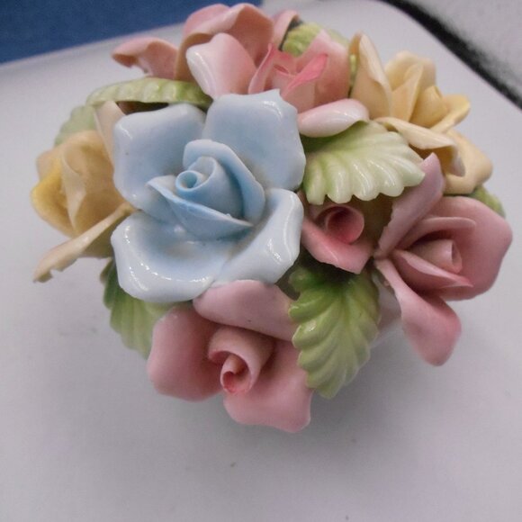 VINTAGE CAPODIMONTE STYLE FLORAL BOUQUET BASKET PASTEL FLOWERS DELICATE BUNDLE - Picture 10 of 11